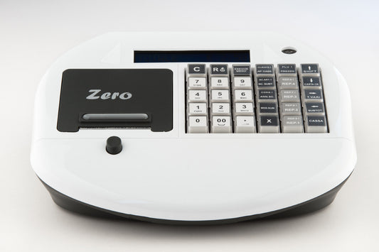 Registratore di cassa telematico Zero Plus E.D.it di colore bianco – vista frontale con tastiera compatta e display LCD